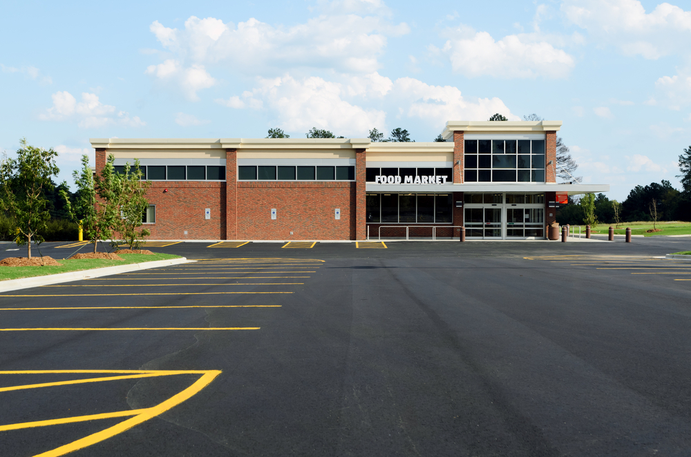 New,Grocery,Store,Building,Exterior